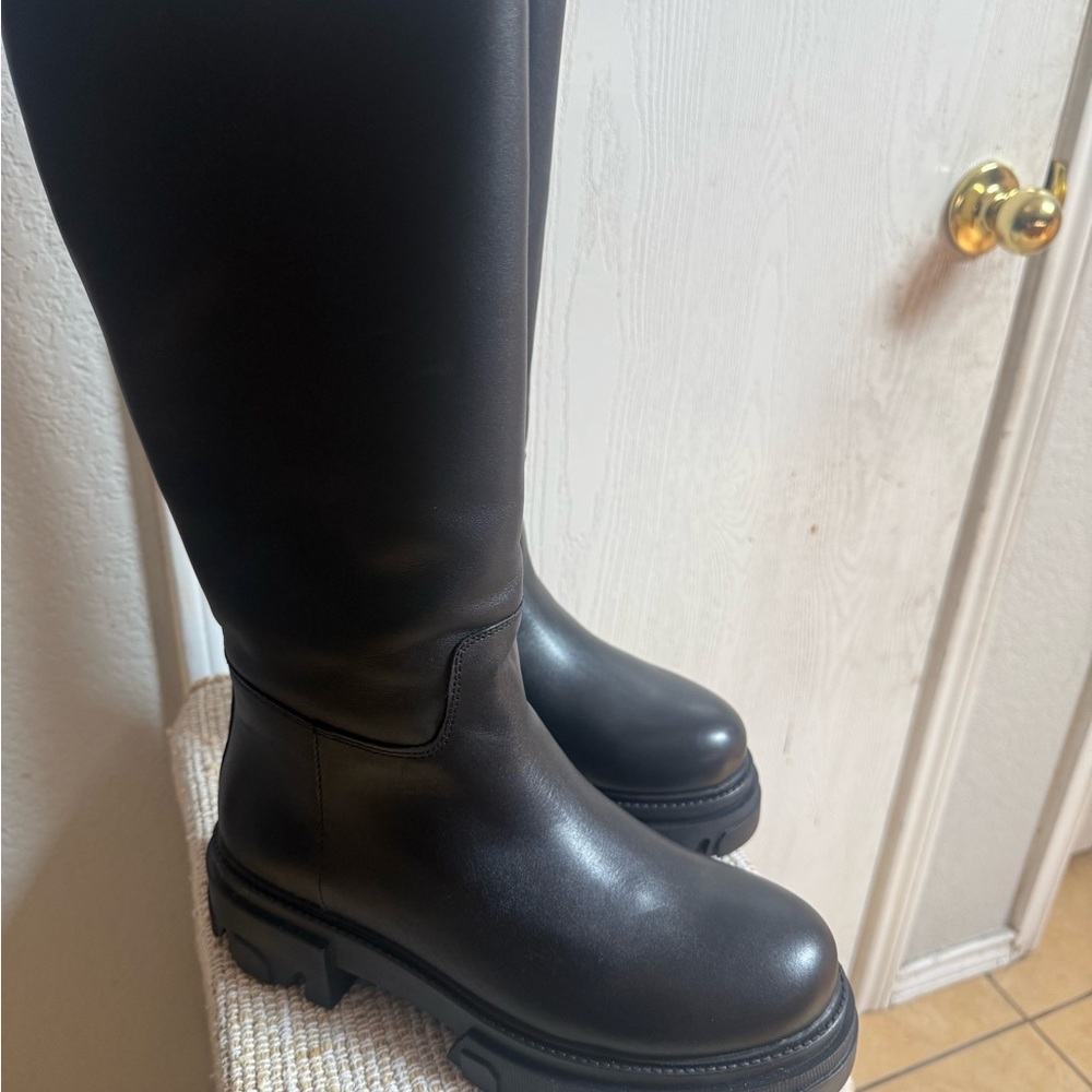 NWOT-Steve Madden Black Knee-High Leather Boots size USA 9